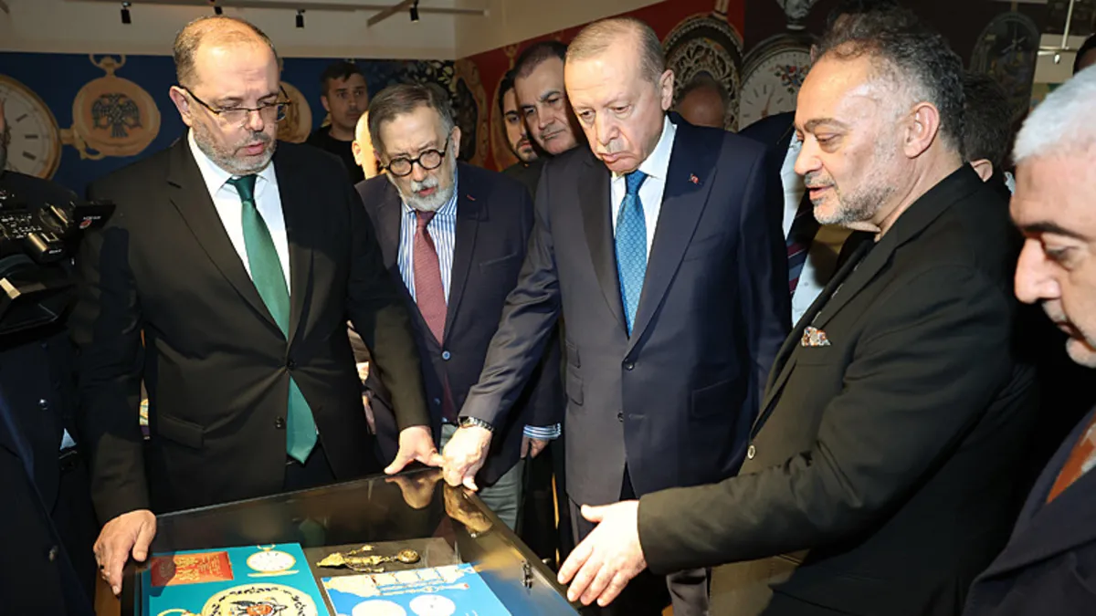 Başkan Erdoğan ‘Muhteşem Cep Saatleri Koleksiyonu’ sergisini ziyaret etti Başkan Erdoğan ‘Muhteşem Cep Saatleri Koleksiyonu’ sergisini ziyaret etti