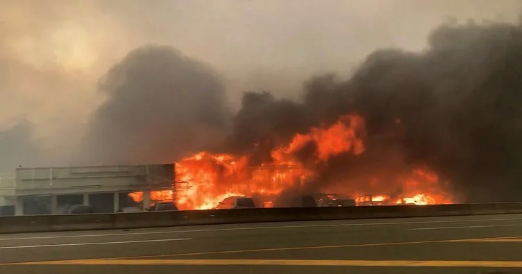 Aşırı sıcaklar felaketi getirdi: Tüm bölge yanıyor