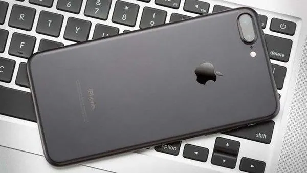 Apple o iPhone'un fişini çekiyor! (iOS 12 bu cihazlara gelecek)