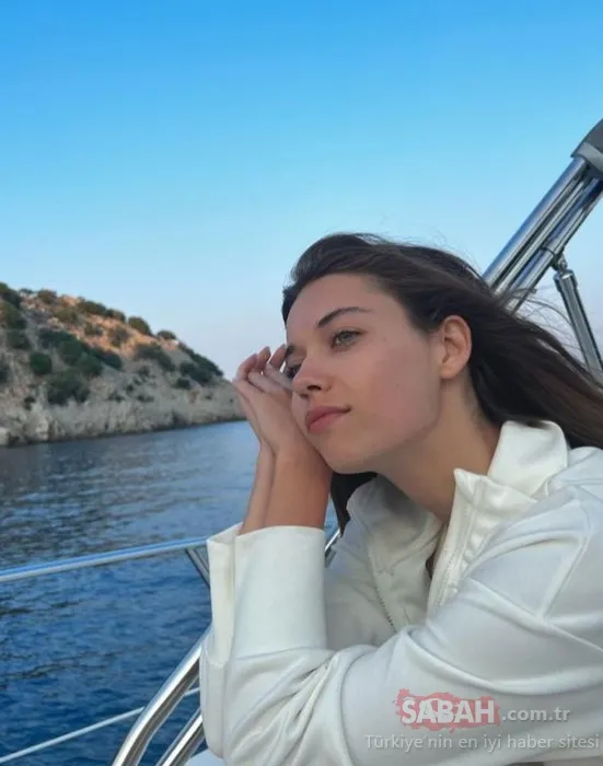 Yalı Çapkını’nın Seyran’ı Afra Saraçoğlu annesinin doğum gününü böyle kutladı! Görenler şoke oldu Sanki abla kardeş