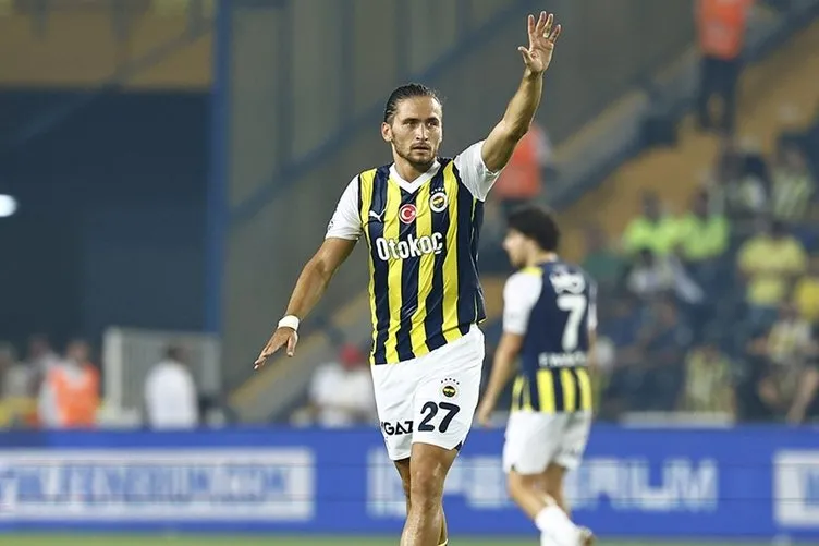 Son dakika Fenerbahçe transfer haberi: Kanarya'da şok ayrılık! İsmail Kartal 3 ismin biletini kesti...