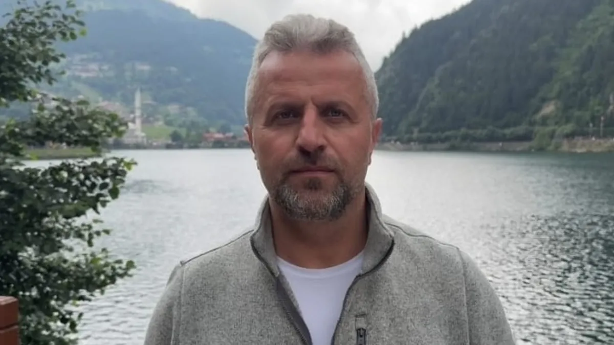 Doğu Karadeniz'in yeşil doğasında bir grup turistin fotoğraf çektirdiği an