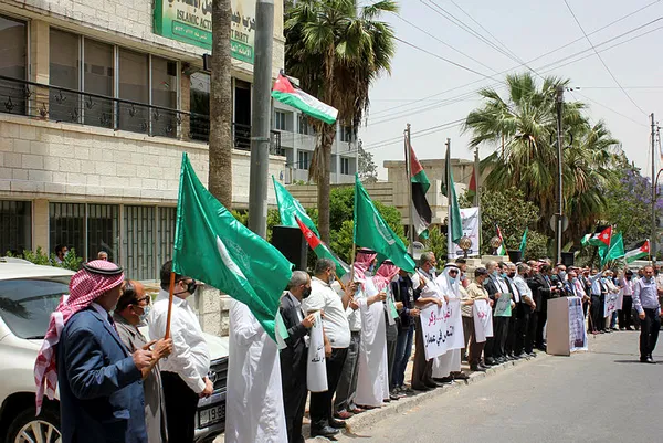 urdunluler-ammandaki-israil-buyukelcisinin-ulkeden-kovulmasini-istiyor-1620678585410.jpg Ürdünlüler Amman'daki İsrail Büyükelçisi'nin ülkeden kovulmasını istiyor