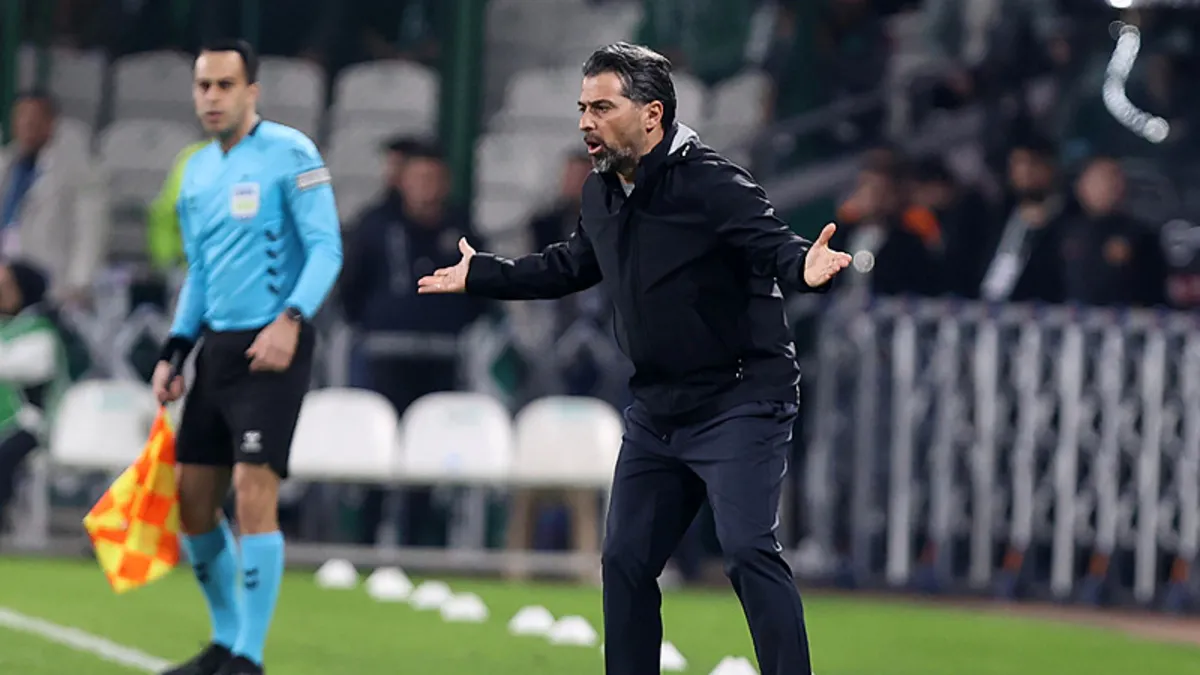 İlhan Palut’tan Galatasaray galibiyeti yorumu! İlhan Palut’tan Galatasaray galibiyeti yorumu!