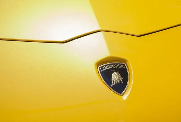 LAMBORGHİNİ'NİN YENİ CANAVARI KARANLIKLAR İÇİNDE GÖRÜNDÜ