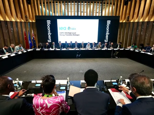 bakan-kurumdan-2035-vurgusu-temiz-enerji-donusumu-adil-bir-kalkinma-meselesidir-1782219353573.jpg