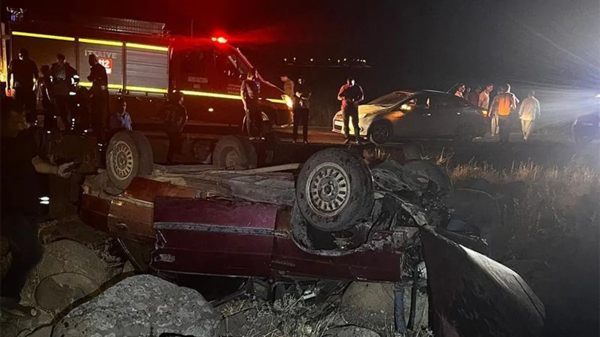 Diyarbakır’da otomobil şarampole uçtu: 1 ölü, 2 yaralı Diyarbakır’da otomobil şarampole uçtu: 1 ölü, 2 yaralı