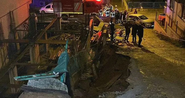 İzmit’te toprak kaydı, istinat duvarı çöktü İzmit’te toprak kaydı, istinat duvarı çöktü