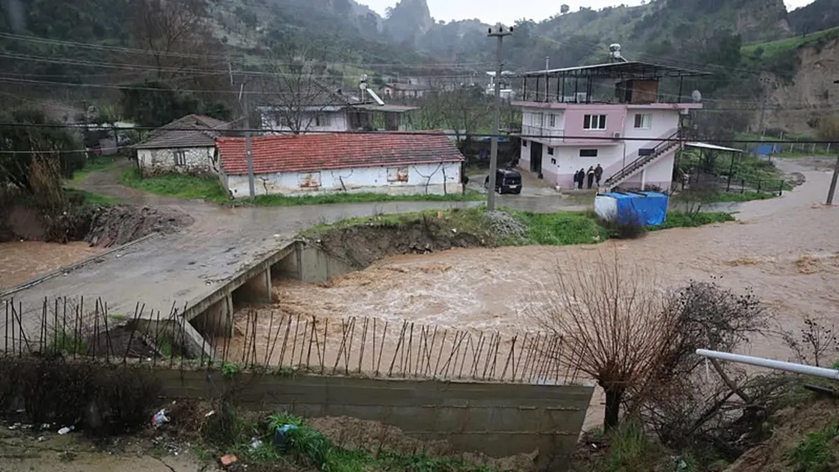 Aydın’da dere taştı: 9 ev tahliye edildi