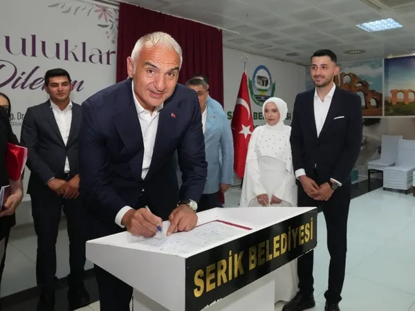 turizmin-altyapisini-guclendiriyoruz-bakan-ersoy-nikah-sahidi-oldu-1780813635965.jpg