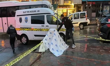 Gaziosmanpaşa'da korku dolu anlar! Husumetlisinin dükkanının önüne el yapımı patlayıcı paketi bırakıp kaçtı #istanbul
