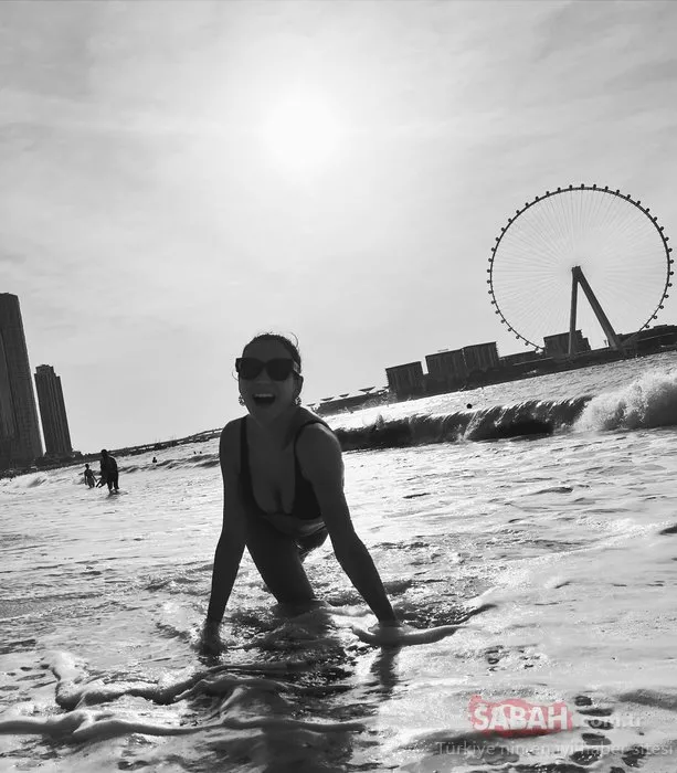 Aybüke Pusat Dubai’den bikinili pozunu paylaştı! Burası 28 derece