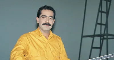 Türk halk müziğinin güçlü yorumcusu Fatih Kısaparmak 10 yıl aradan sonra ortaya çıktı! Eşinin de çok ünlü olduğunu biliyor musunuz?