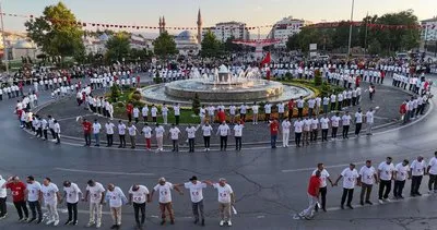 Sivas’ta bin 58 kişi ‘halay’ çekti #sivas