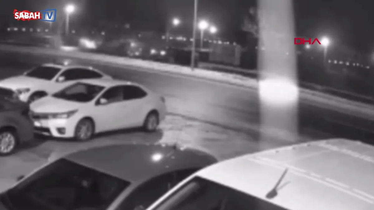 Otomobilin çarptığı özel halk otobüsü devrildi: 5 yaralı! Kaza anı kamerada | Video videosunu izle Otomobilin çarptığı özel halk otobüsü devrildi: 5 yaralı! Kaza anı kamerada | Video videosunu izle