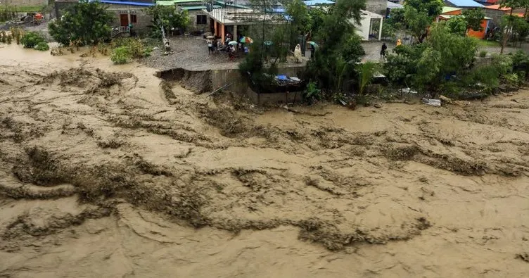 Endonezya’yı sel ve heyelan vurdu! Can kaybı 117’ye yükseldi