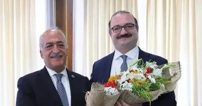 Prof. Dr. Hacımüftüoğlu rektörlük cübbesini giydi #erzurum
