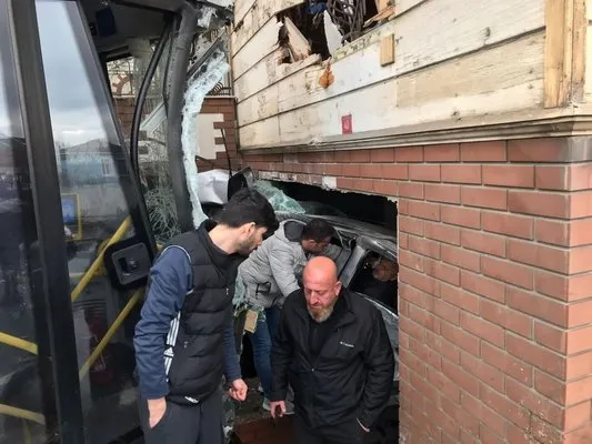 Beykoz’da pedalı sıkışan Özel Halk otobüsü dehşet saçtı: 6 yaralı