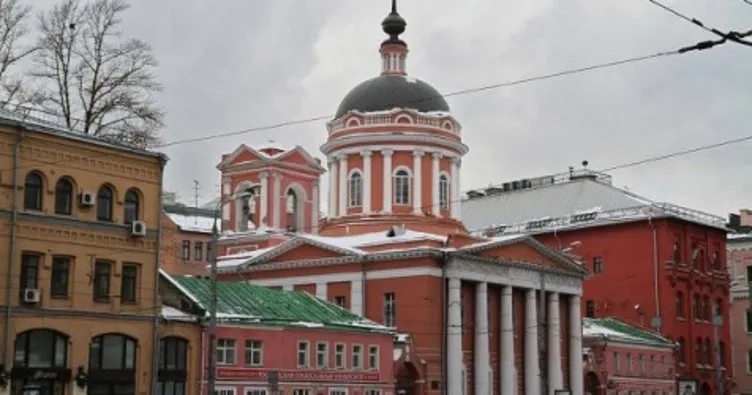 Rusya’da 3 papazda korona virüs çıktı, kiliseye gidenler uyarıldı