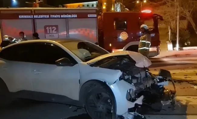 kirikkalede-iki-otomobil-carpisti-1i-agir-3-yarali-1740004122735.jpg
