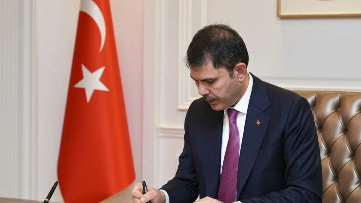 Bakan Kurum, COP26 Başkanı Sharma ile görüştü Bakan Kurum, COP26 Başkanı Sharma ile görüştü