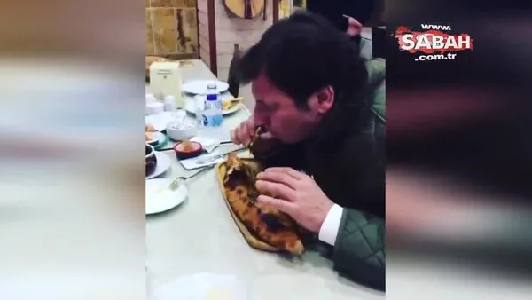 Kaya Çilingiroğlu, oğlu Kaya ile beraber elleriyle pide yediği görüntüleri sosyal medya hesabından paylaştı!
