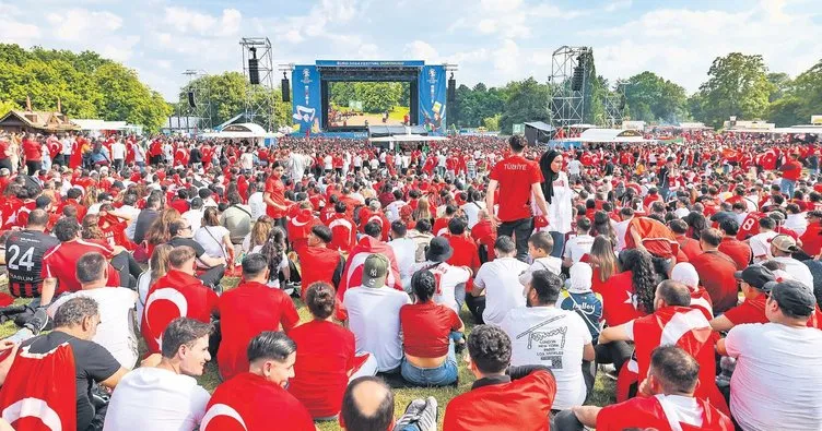 Türkiye maçı dev ekranlarda