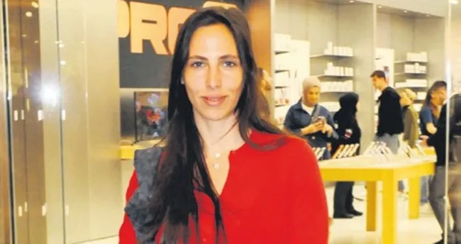 Zehra’nın kırmızı şıklığı