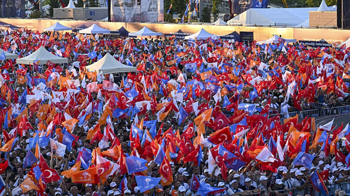AK Parti'nin 25. kuruluş yıl dönümü: Siyasilerden peş peşe açıklamalar!