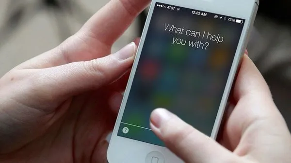 Siri hakkında Apple'a ateş püskürdü