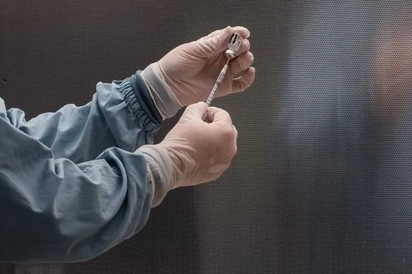 Son dakika haberi: Pfizer ve BioNTech'in geliştirdiği corona virüs aşısı ile ilgili kritik uyarı: O kişiler yaptırmasın