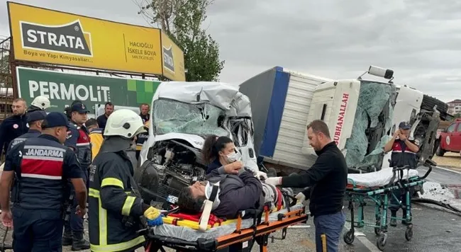 son-dakika-tekirdagda-feci-kaza-kamyonet-ile-minibus-carpisti-cok-sayida-yarali-var-1759152580168.jpg SON DAKİKA: Tekirdağ'da feci kaza! Kamyonet ile minibüs çarpıştı! Ölü ve yaralılar var...
