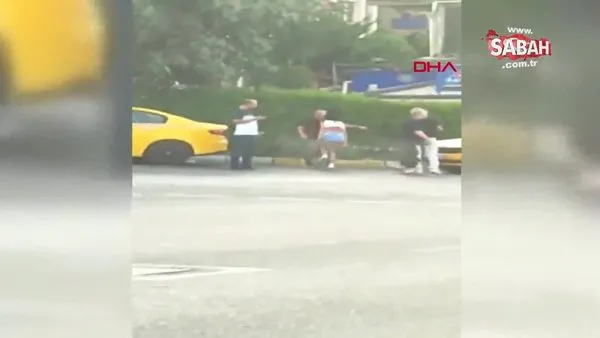 'Param yok' dedi yolda indirildi, taksiciye tokat attı! | Video