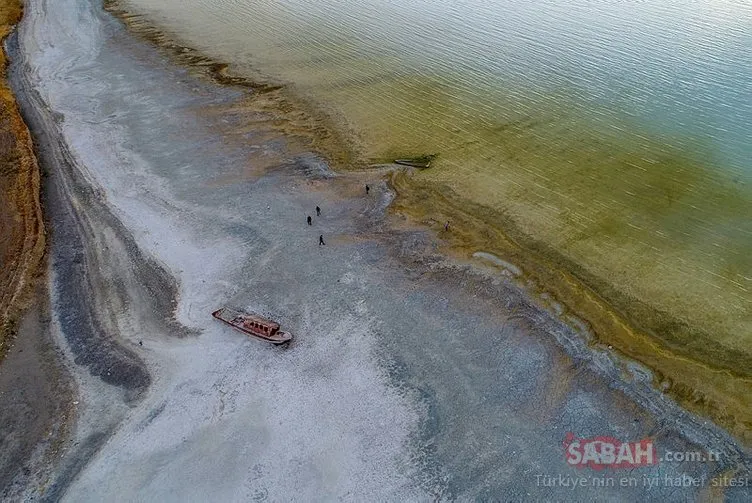 Göl çekilince tapulu araziler ile batık tekneler ortaya çıktı