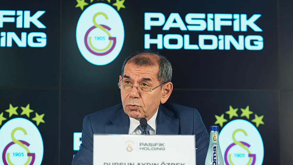 Dursun Özbek: “Oğuzhan Çakır’ı bütün maçlarımıza vermenizi istiyorum” Dursun Özbek: “Oğuzhan Çakır’ı bütün maçlarımıza vermenizi istiyorum”