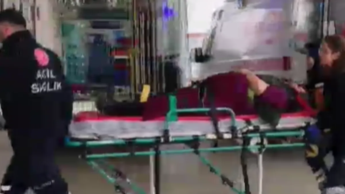 İnegöl’de iki otomobil çarpıştı: 1’i çocuk 5 yaralı! İnegöl’de iki otomobil çarpıştı: 1’i çocuk 5 yaralı!