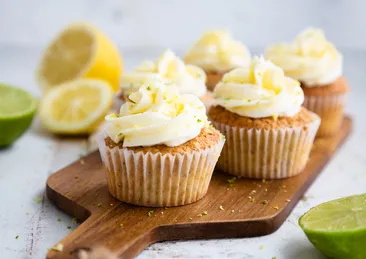 Yumuşacık dokusu ve mis gibi kokusu ile favoriniz olacak! Limonlu haşhaşlı cupcake tarifi