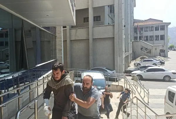 Genç kadına sokak ortasında dehşeti yaşattı! Saldırganın ifadesi pes dedirtti: Tanımıyorum...