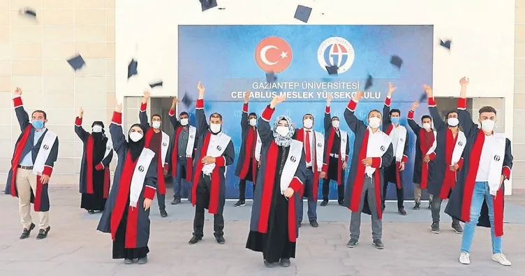 GAÜN Suriye’de ilk mezunlarını verdi