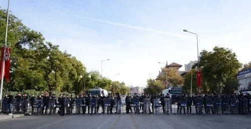 Birinci Meclis önündeki kutlamalara polis müdahale etti