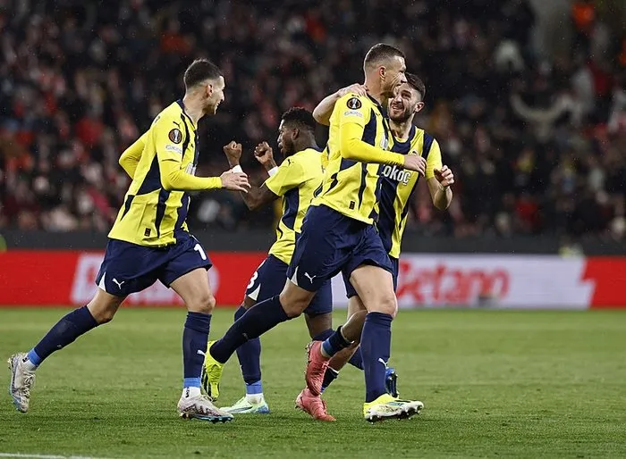 slavia-prag-fenerbahce-fenerbahce-pragda-golculeriyle-kazandi-avrupada-2galibiyet-1732832992650.jpeg