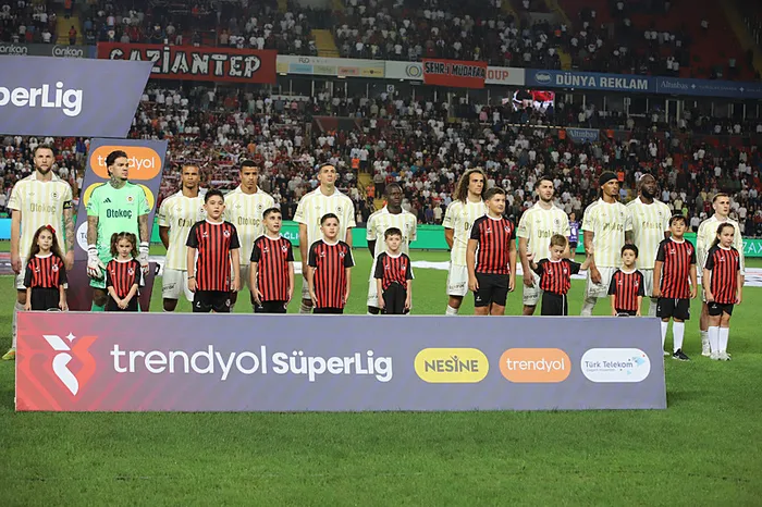 canli-gaziantep-fk-fenerbahce-macta-ikinci-yari-oynaniyor-1789410651380.jpeg