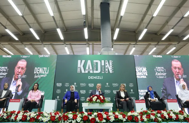 son-dakika-denizlide-emekci-kadinlarla-bulusma-baskan-erdogan-istihdamdaki-kadin-sayisi-105-milyona-yaklasti-1675103221858.jpg