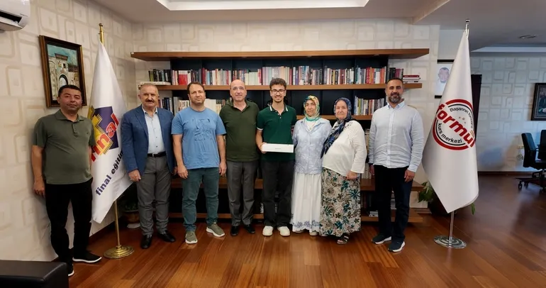 Muhammed Faruk YKS’de Adana  birincisi, Türkiye 19’ncusu! Ailesinin ve öğretmenlerinin gururu oldu...