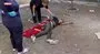 Polisi gören torbacı damdan atmayıp ayağını kırdı | Video