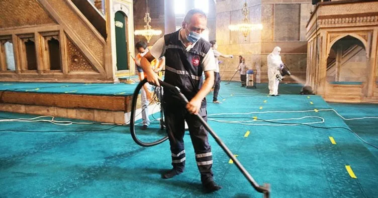 Ayasofya Camisi’nde Kurban Bayramı temizliği