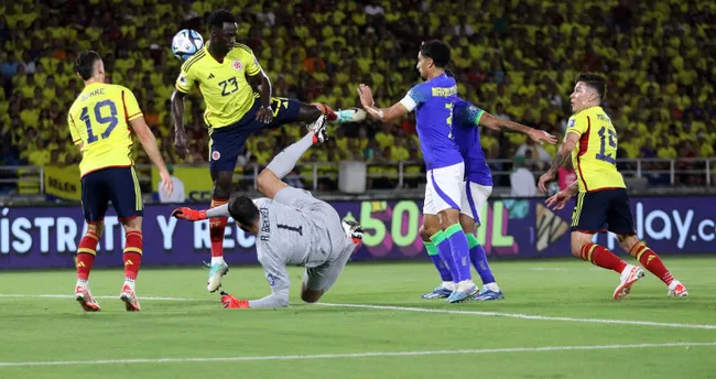 Mafya, Galatasaraylı Davinson Sanchez’i ölümle tehdit ediyor Mafya, Galatasaraylı Davinson Sanchez’i ölümle tehdit ediyor