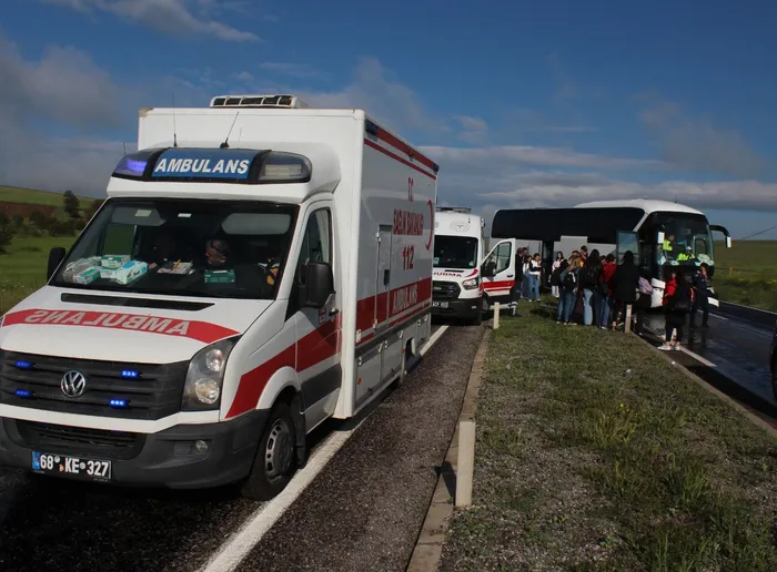 son-dakika-aksarayda-otobus-kazasi-14-kisi-yaralandi-1780034463231.jpg