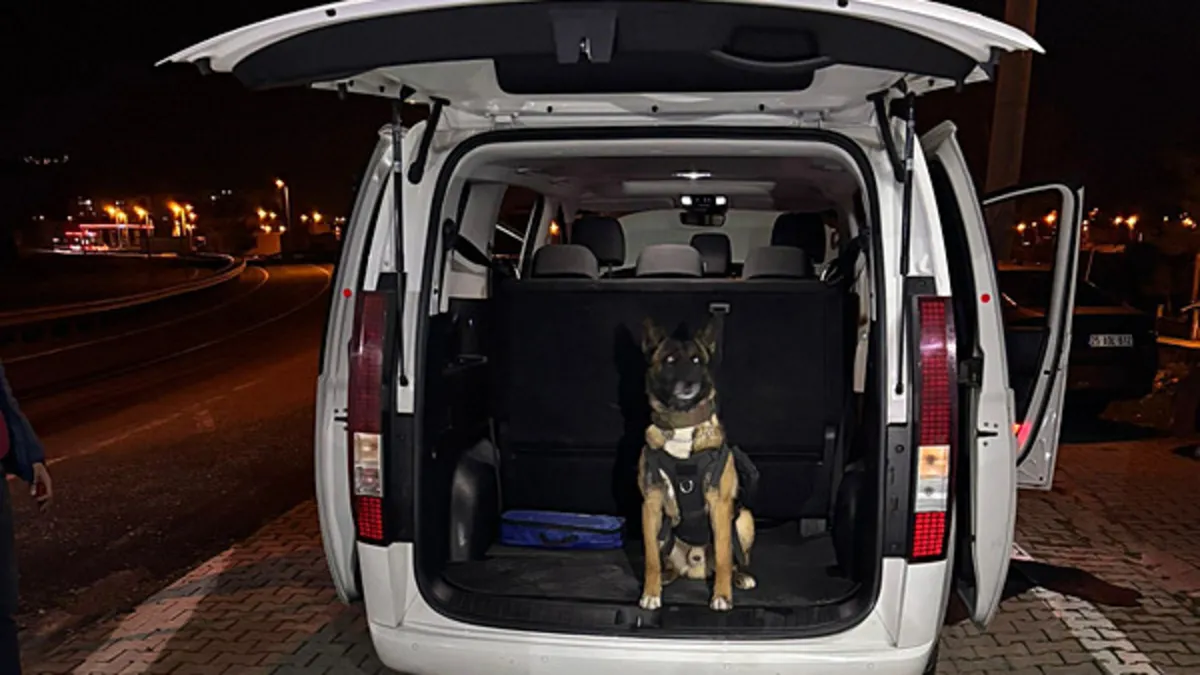 Siirt’te uyuşturucu operasyonu: Aracın yakıt deposunda bulundu! 4 gözaltı Siirt’te uyuşturucu operasyonu: Aracın yakıt deposunda bulundu! 4 gözaltı