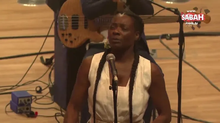 Latin Grammy ödüllü Buika, başkentte konser verdi! Bakan Ersoy, Buika'yı izledi | Video